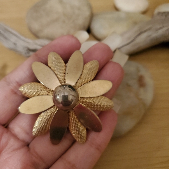 Brooch - Picture 2 of 5